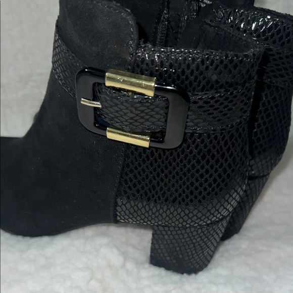 Karen Scott Black Heeled Boots with Sleek Silhouette - Picture 11 of 15